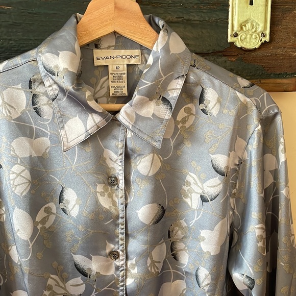 2/$30 Evan Picone Floral Satin Pleated and Tucked Button Down Blouse Size 12 - Picture 6 of 15